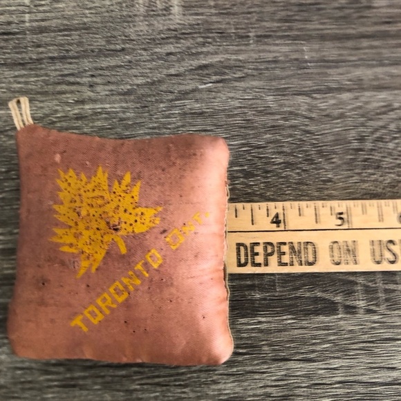 Vtg Toronto Souvenir Pin Cushion - Picture 10 of 12